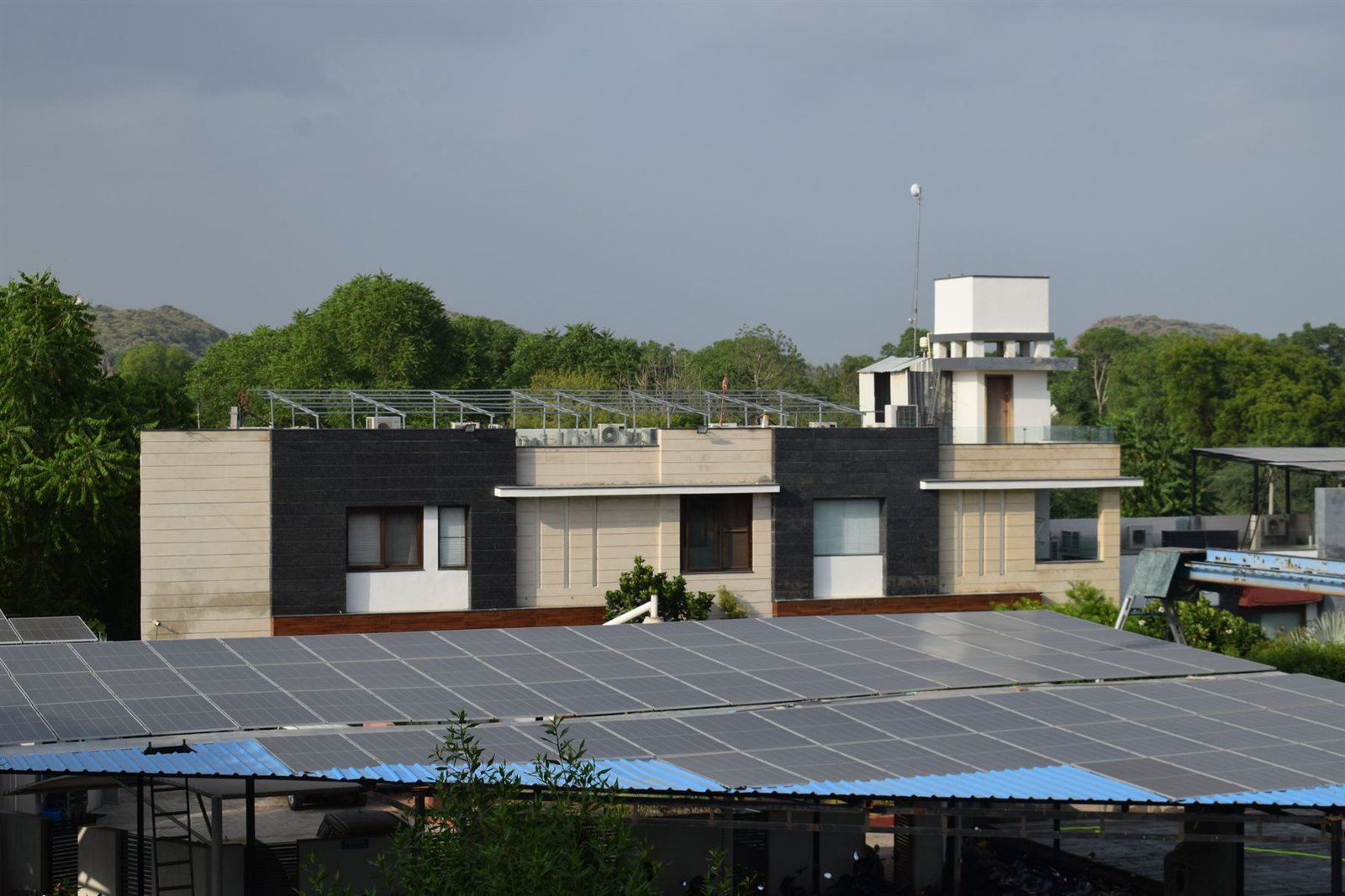 Rooftop solar array
